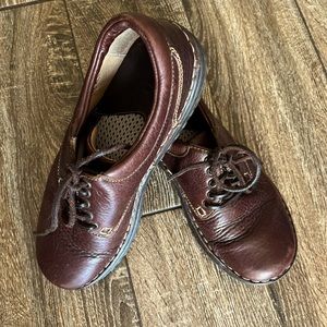 BORN brown leather unisex tie loafers